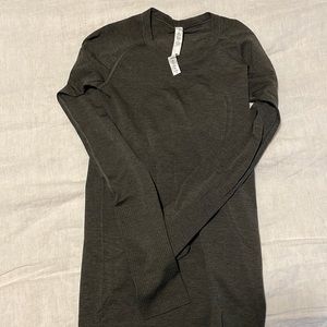 Lululemon long sleeve. Olive green. Sweat tech
